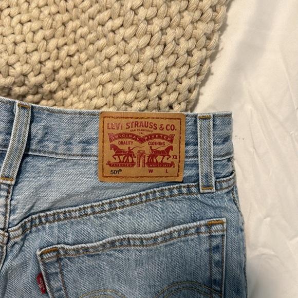 NWOT Levi’s 501 Jean Shorts Size 24 - Picture 3 of 5
